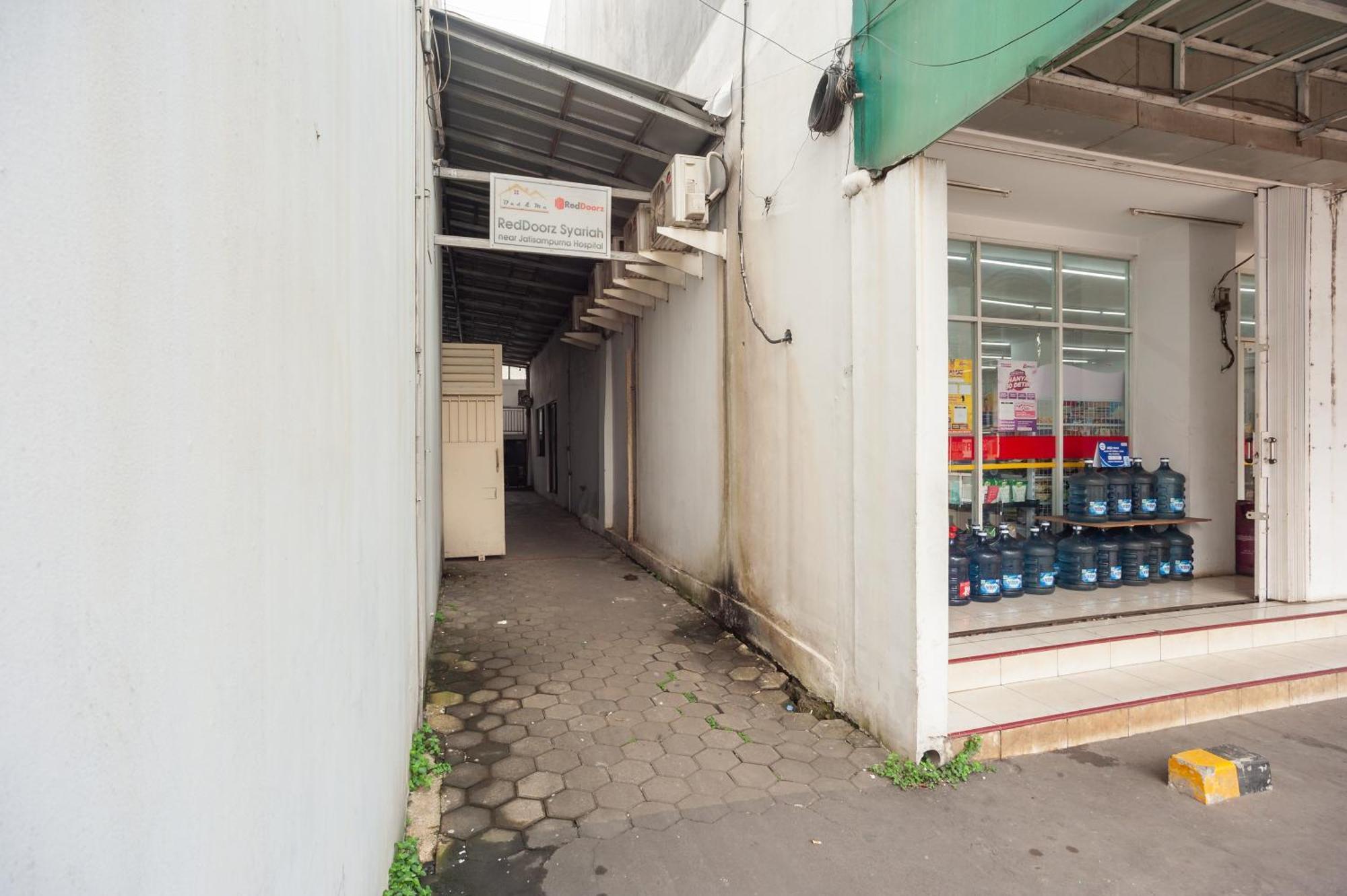 Reddoorz Syariah Near Jatisampurna Hospital Hotel Bekasi Exterior foto