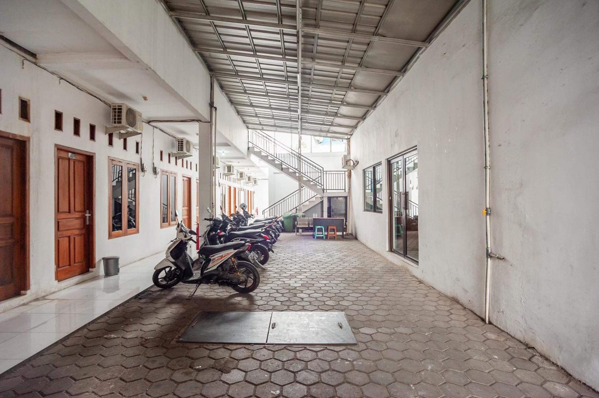 Reddoorz Syariah Near Jatisampurna Hospital Hotel Bekasi Exterior foto
